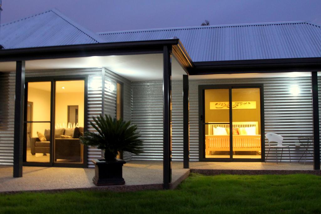 3 Bells Alpine Cottage Bright Exterior foto